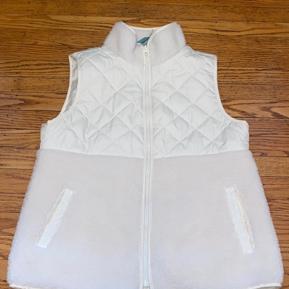 Ivory Quilted Fleece Vest size medium